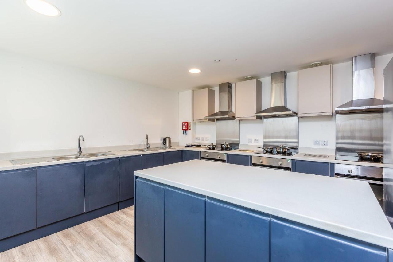 Spacious Ensuite Room With Shared Kitchenリンカーン エクステリア 写真